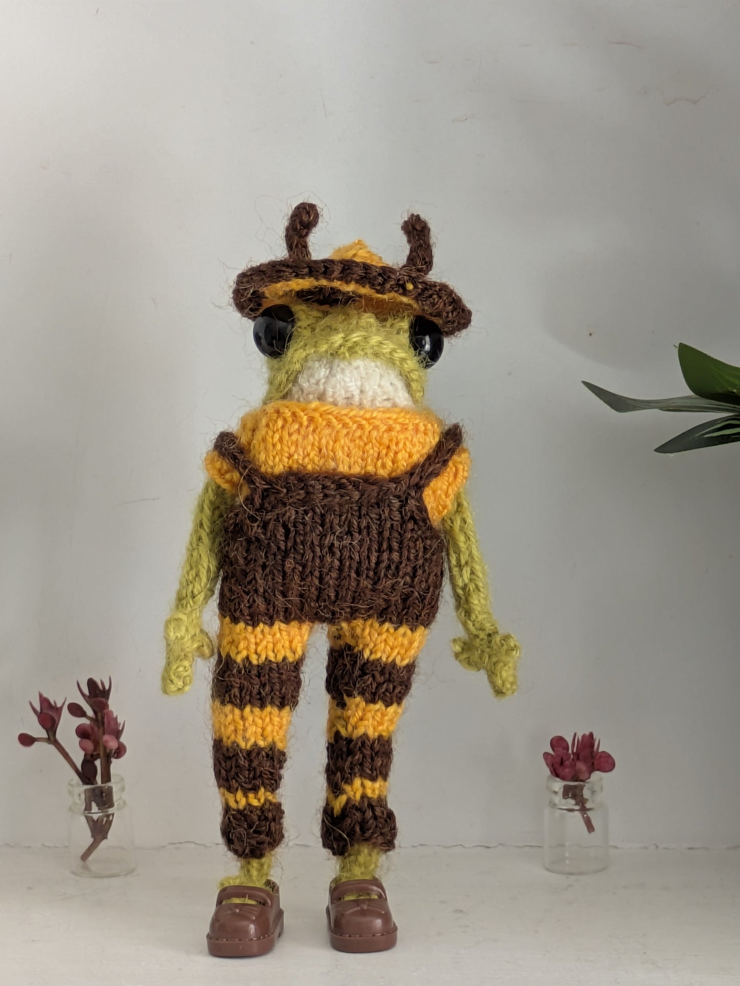 Bzz the bee frog